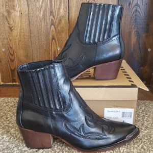 Brand New, size 8.5 Western Girl Booties